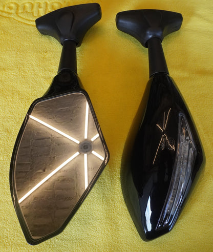 Universal Side Mirrors With Indicators